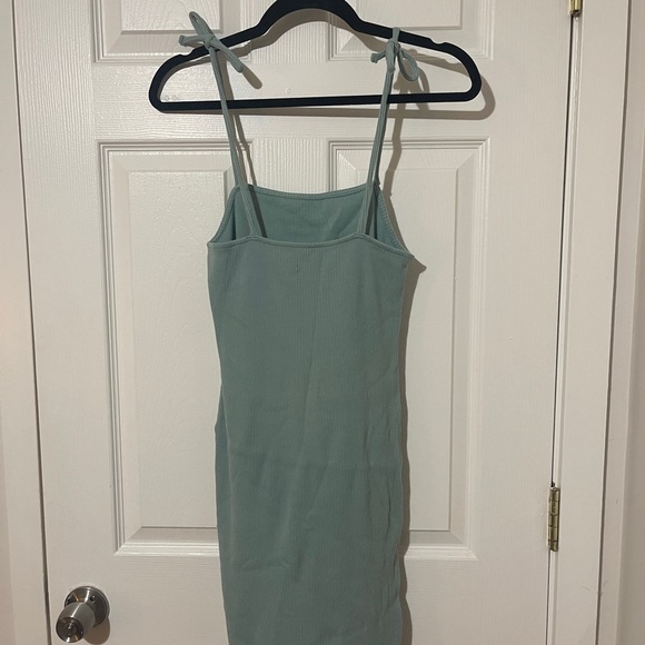 green tie-strap dress - Picture 2 of 3